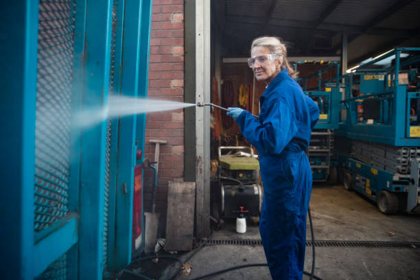 Best Animal Enclosure Cleaning  in Williston, ND